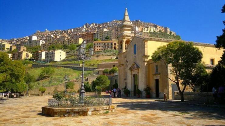 Al Centro Villa Gangi Bagian luar foto